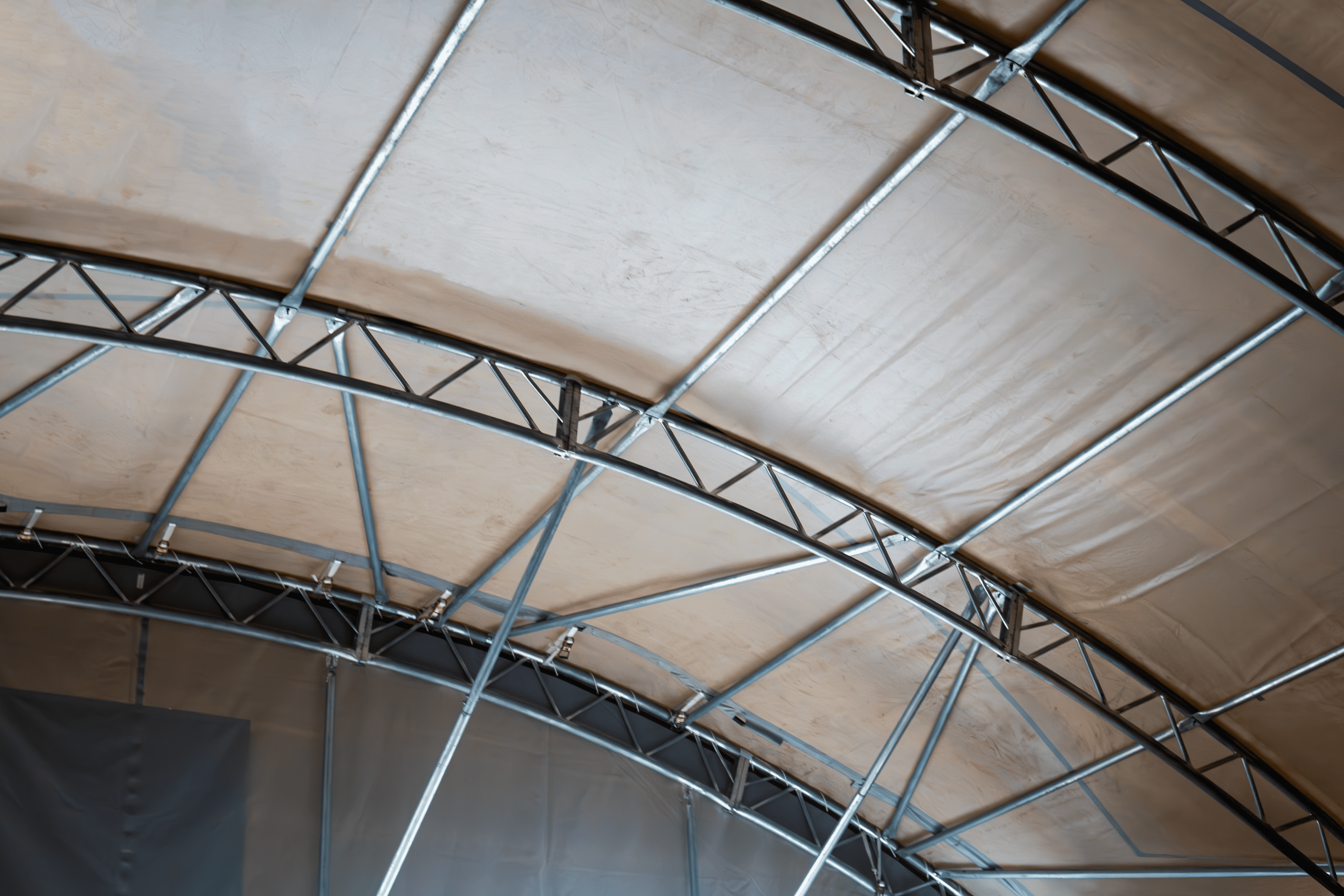 Rifugio Container - 60ft x 40ft x 20ft (18,3m x 12m x 6m) Installato all'esterno dei container